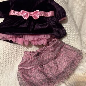 Lot of 40 piece 18”doll clothes/accessories with floral, solids,prints patterns